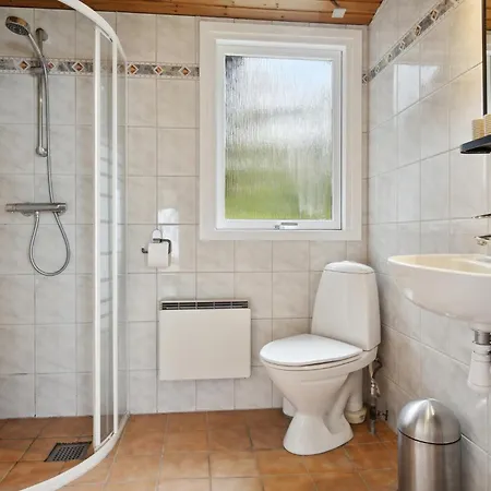 3 Bedroom Gorgeous In Holiday home *