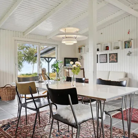 3 Bedroom Gorgeous In Knebel